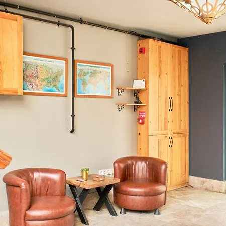 Modern Furnished Historical Building 别墅