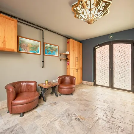 Modern Furnished Historical House Стамбул